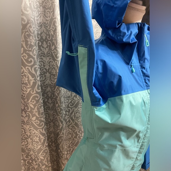 Patagonia Blue and Teal Women's Jacket - Picture 4 of 10